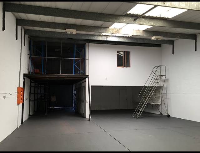 174M² WAREHOUSE SOLD IN GLEN ANIL